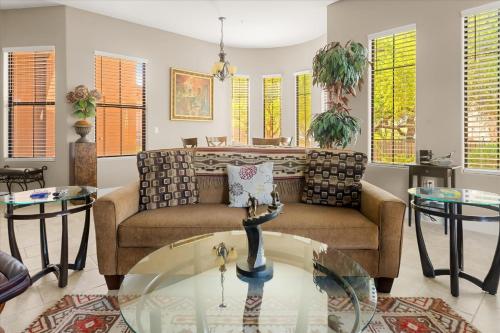 Shared Poolside Fun-Hot Tub-Gym & More in Ahwatukee