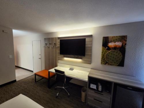 Days Hotel by Wyndham Peoria Glendale Area - image 9