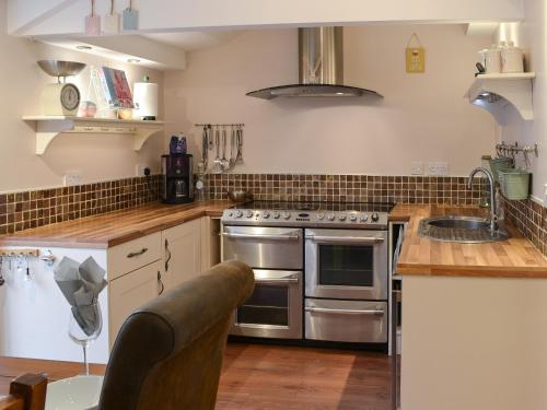 Exterior view, The Dun Cow in Bishop Middleham