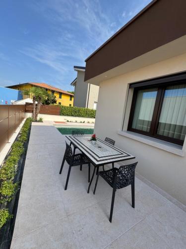 Villa Luxury Jevarò - Peschiera del Garda (Villa Luxury Jevaro - Peschiera del Garda) in Santa Cristina