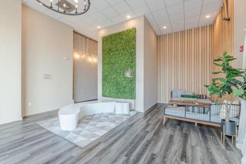 Beautiful 2B2B Condo with Free Street Parking 525Pkwy101 in Old Fourth Ward