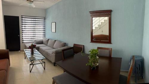 Casa amplia, con clima y en privada, Cancún