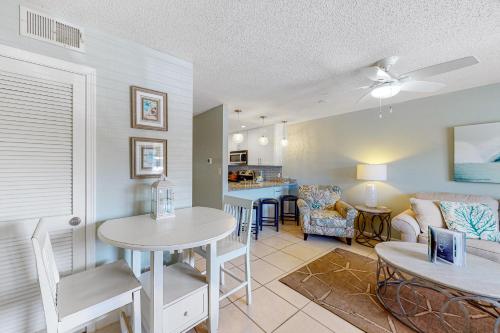 Sandprints Condos - image 3