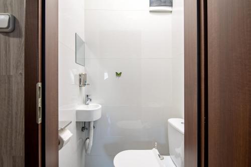 Very Comfy - Relaxing Sleep - AirCon - image 12