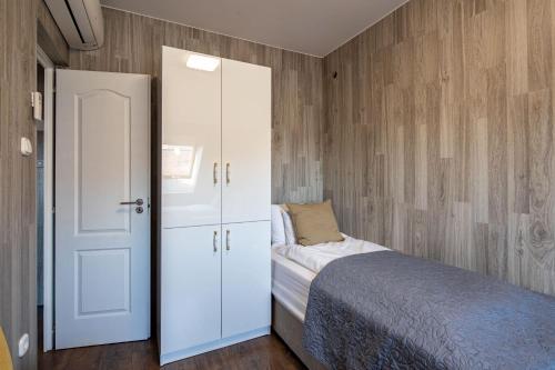 Very Calm - Easy Sleep with AirCon - image 5