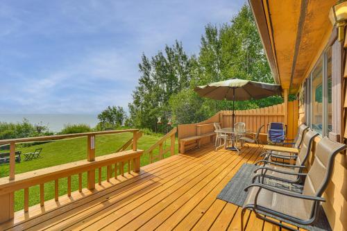 15 Mi to Duluth Lake Superior Beachfront Home!