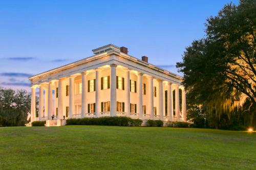 Greenwood Plantation B&B Inn in Simersporta