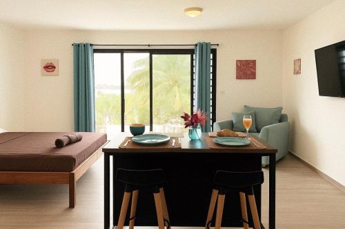 Charming beachfront studio in อาเนา