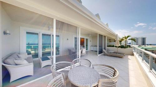 Exterior view, South Bay Beach Club #33 - 3 Bedroom 2 Bathroom Unit in Grand Cayman