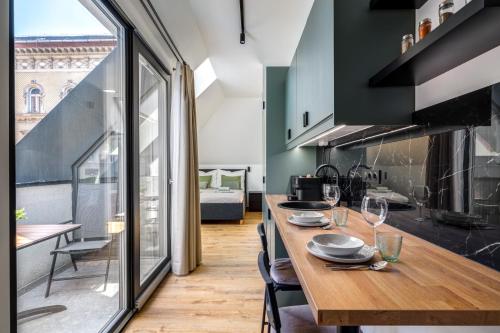 Dob Street Central Residence with Balcony, Budapeszt