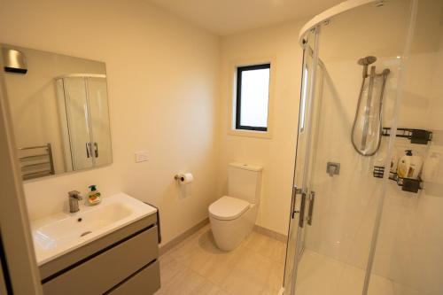 New 2 bedroom Holiday home with over 50 amenities - image 9