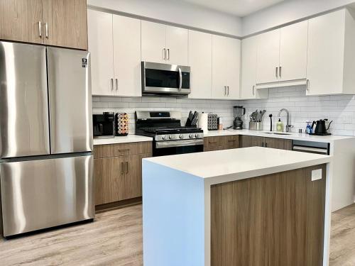 Silver Lake 1 Bedroom Condo Suite with Balcony and Parking, Los Angeles (photo 7)