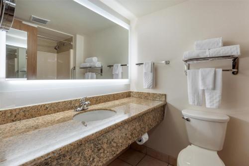 Best Western Plus Oak Harbor Hotel and Conference Center - image 12