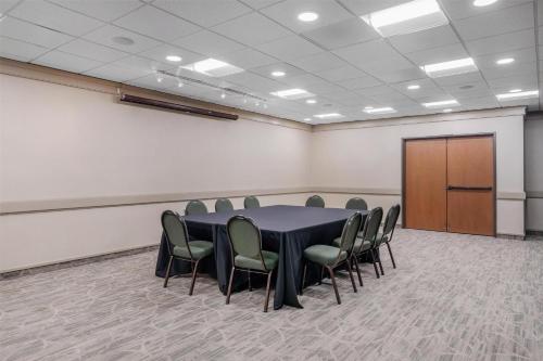 Best Western Plus Oak Harbor Hotel and Conference Center - image 5