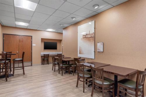 Best Western Plus Oak Harbor Hotel & Conference Center - 식음료(F&B)