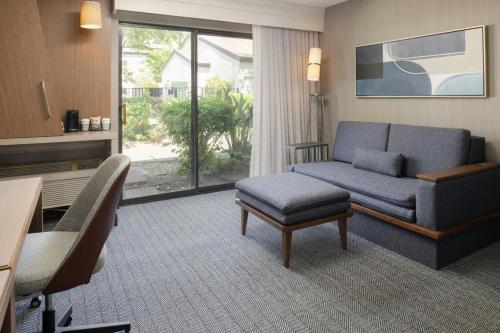 1 king bed, 1 sofa bed