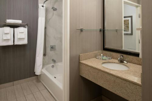 Courtyard by Marriott Vacaville - image 12