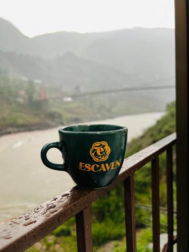 Surrounding environment, Escaven - Your escape to Heaven in Mills