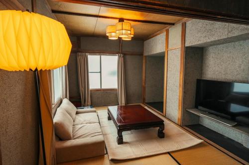 Cabin Build Take - 竹