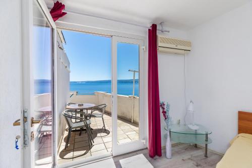 Apartments by the sea Duce, Omis - 2758 in Duce