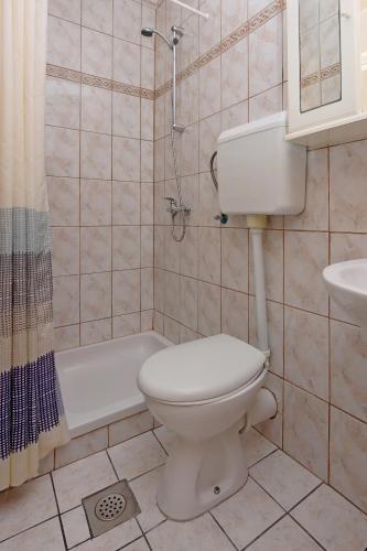 Apartments with parking space Lopar Rab - 24617 - image 2