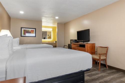 SureStay Plus Hotel by Best Western Poteau - image 10