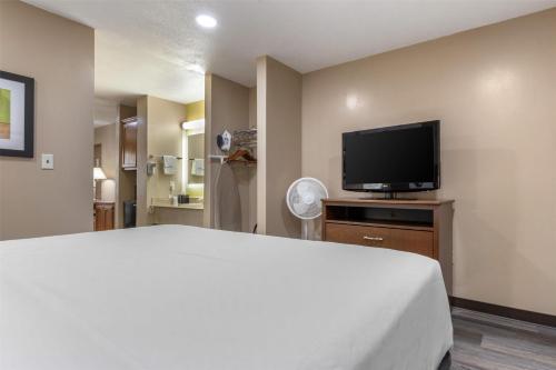 SureStay Plus Hotel by Best Western Poteau - image 8