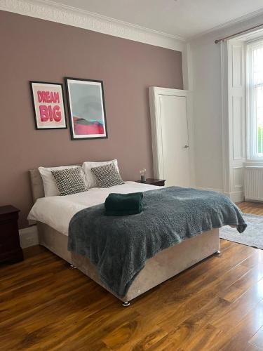 3BR Apt Near Ibrox Subway Sleeps 7 and Parking, Glasgow (Foto 6)