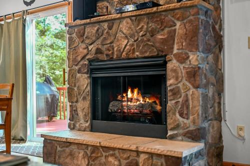 Remote Cabin WV Retreat-Escape from the Norm in Mathias, USA