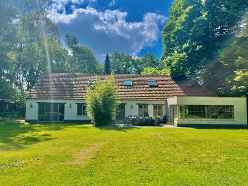 Renovated farm with heated pool gîte à louer Zandzee