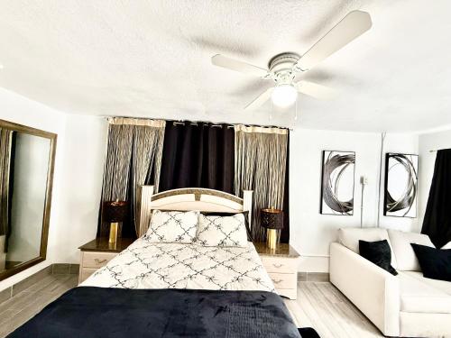 # 11 Cozy Mini House by the Lake in Indiantown (FL)