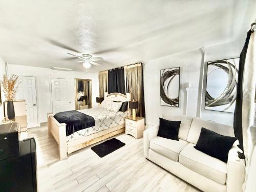# 11 Cozy Mini House by the Lake in Indiantown (FL)