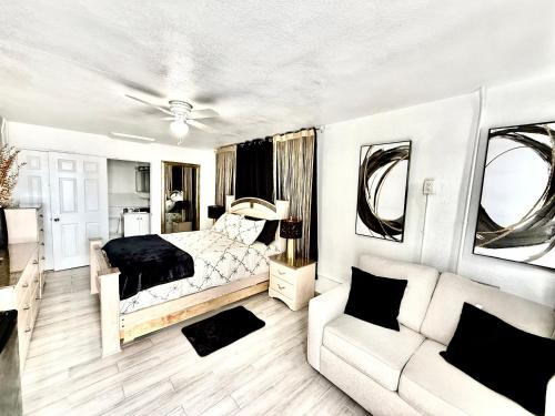 # 11 Cozy Mini House by the Lake in Indiantown (FL)