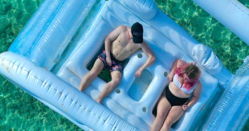 Ocean cabana inflatable 90 minutes rental in Beauport (QC)
