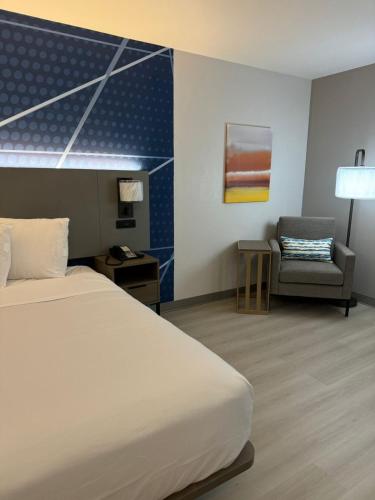 Days Inn & Suites by Wyndham Harvey / Chicago Southland - image 19