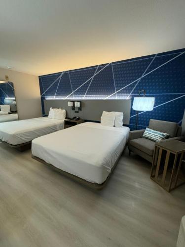 Days Inn & Suites by Wyndham Harvey / Chicago Southland - image 35