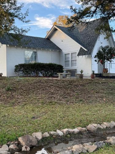 Hilltop302 in มาร์คสวิลล์ แอลเอ