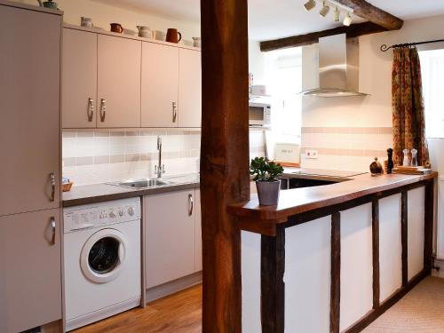 Exterior view, Old Orchard Cottage in Haydon