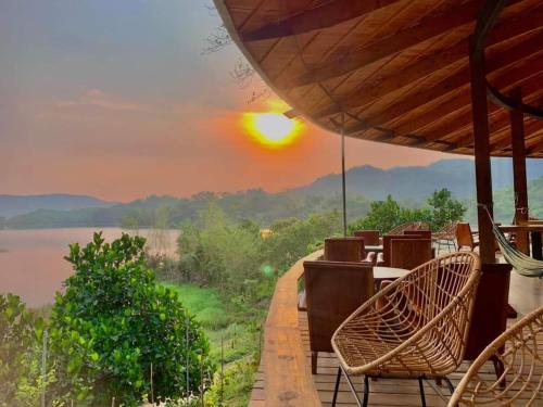 Làng Nhỏ - Hồ Láng Nhớt Resort with Nature Life