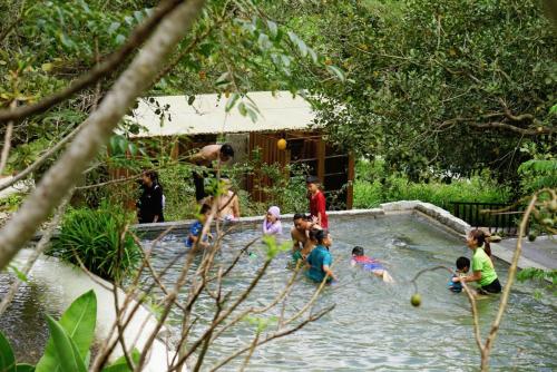 Làng Nhỏ - Hồ Láng Nhớt Resort with Nature Life
