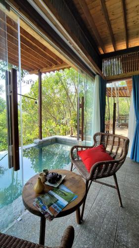 Làng Nhỏ - Hồ Láng Nhớt Resort with Nature Life