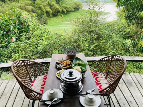 Làng Nhỏ - Hồ Láng Nhớt Resort with Nature Life - 레스토랑