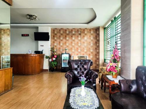 Hotel Prisma Mitra RedDoorz 1