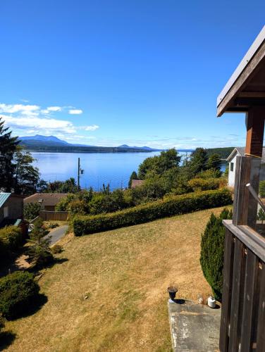 . Alert Bay, Spacious Executive Suite with Panoramic Ocean Views