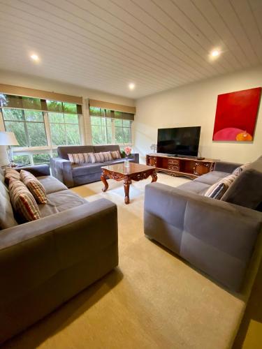 Mornington Peninsula Farmhouse in Arthurs Seat / Main Ridge