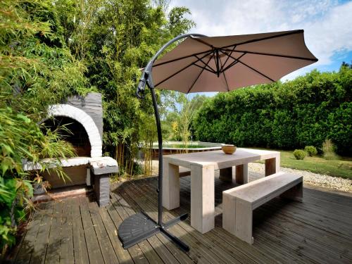 Erkély/terasz, Holiday Home in Virton with swimming pool in Arlon