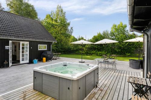 設施, Modern House With Outdoor Spa And Sauna in 法克瑟