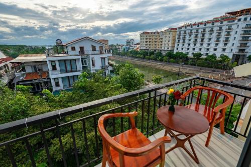 room detail thumbnail 1