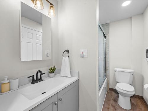 Bloomfield, Pittsburgh Large and Accessible 3 Bedroom Apr with Free Parking thumb 2