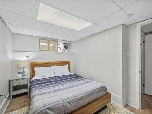 Bloomfield, Pittsburgh Large and Accessible 3 Bedroom Apr with Free Parking thumb 4
